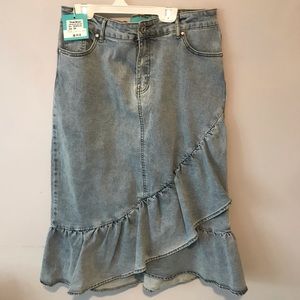 Ruffle denim skirt